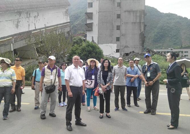 臺北市基層代表參訪團一行考察北川老縣城地震遺址