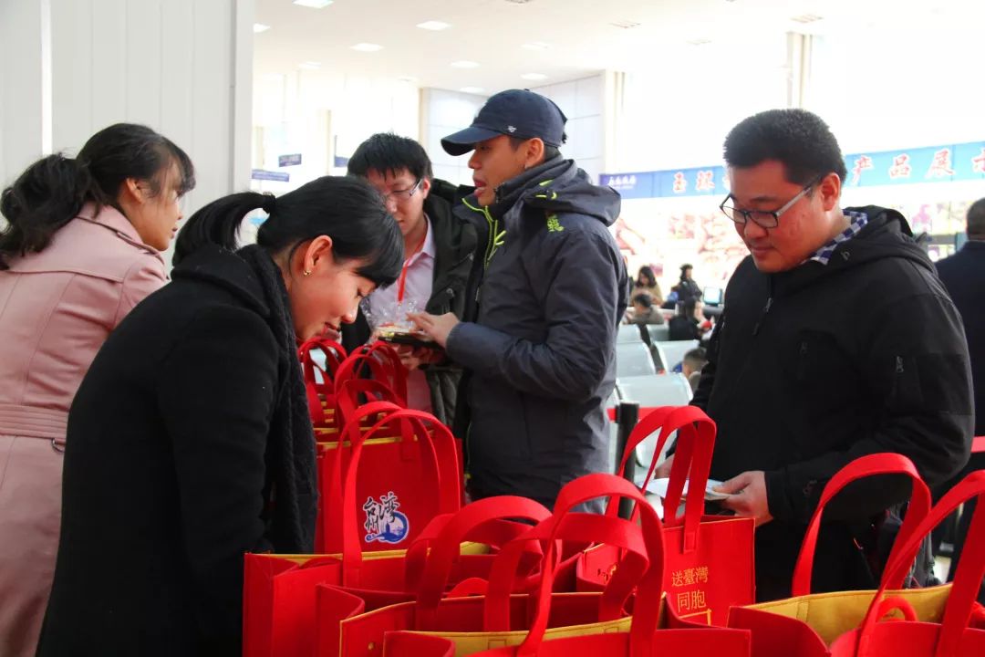 “一衣帶水難卻情�同舟共渡圓新春” ——浙江玉環舉行“送臺灣同胞回家過大年”活動