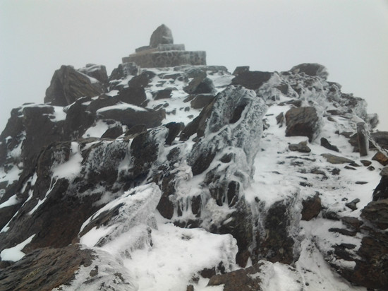 冷氣團南下臺灣第一高峰玉山下雪（圖）