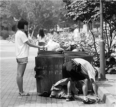 青島大學生曬穿越畢業照 重溫大學點滴