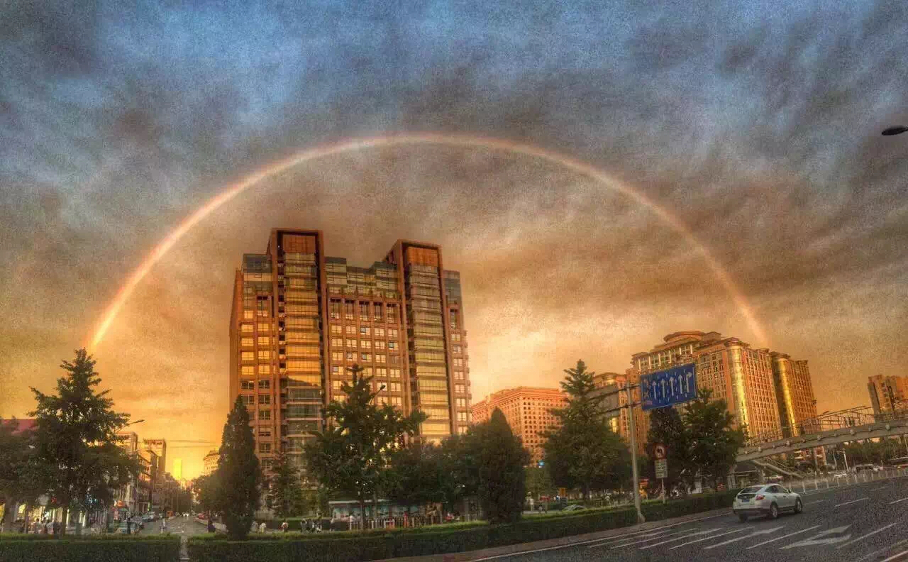 北京雨後現彩虹晚霞 市民齊秀美景