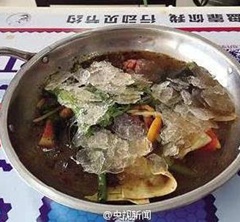 高校現冰鎮麻辣燙 網友：“辣條炒飯”輸了