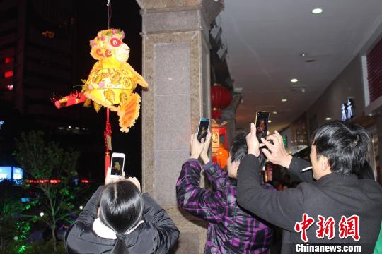 福建泉州燈俗“與時俱進”催生別樣城市景觀