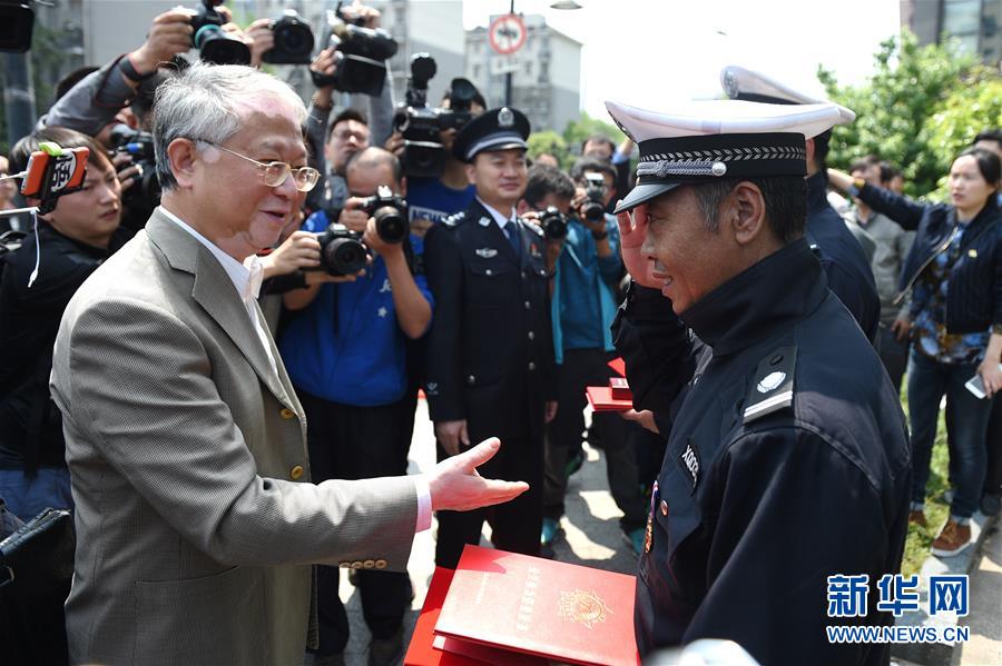 “網紅”杭州協警受表彰