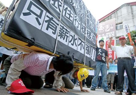 臺灣作家棒喝“臺獨”：未來年輕人都要靠大陸吃飯