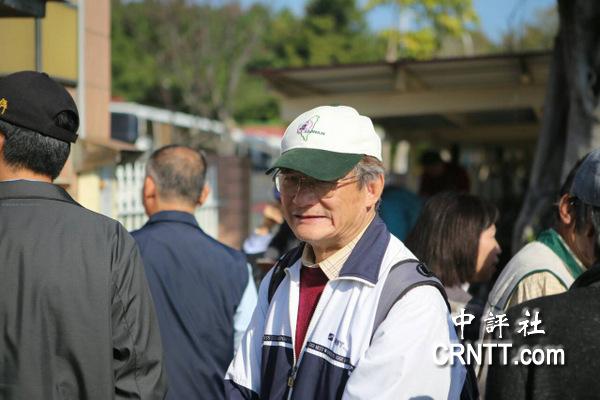 組圖:陳水扁豪宅前黃絲帶飛揚 監獄外眾親友一早等候