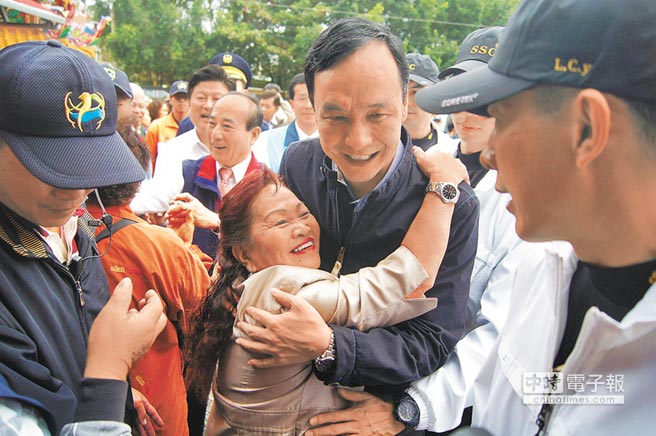 朱立倫花蓮造勢力拼逆轉勝 上萬人擠爆小巨蛋相挺