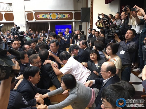 “前瞻條例”20分鐘就過初審 民進黨遭批成最大玩笑