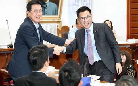 國民黨黨團總召改選 青壯派代表江啟臣勝出