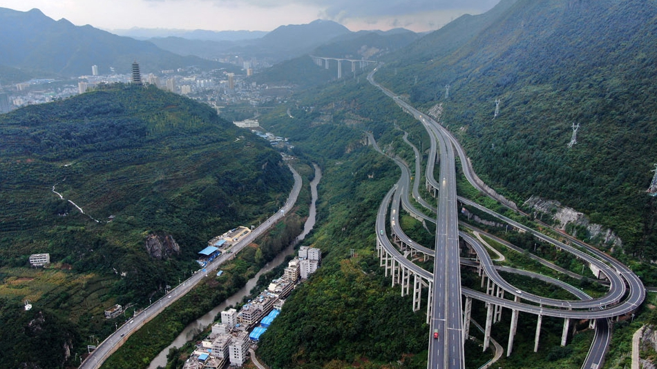 年中經濟觀察丨曾經脫貧攻堅的“硬骨頭” 如今發生了哪些變化？
