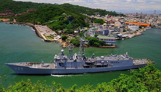 臺灣勘測隊登南海太平島調查鑽探2軍艦護航