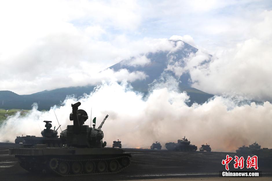 日本舉行2014富士軍演 陸海空齊上陣練“奪島