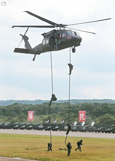 臺灣紀念抗戰閱兵預演 多種武器首度亮相(圖)