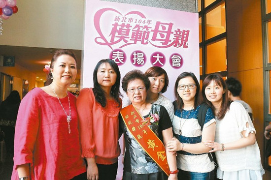 再苦都要在身邊一母身兼多職養大6個女兒（圖）