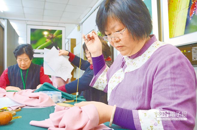 臺志工媽媽手繡內衣做生日禮物為媽祖慶生(圖)