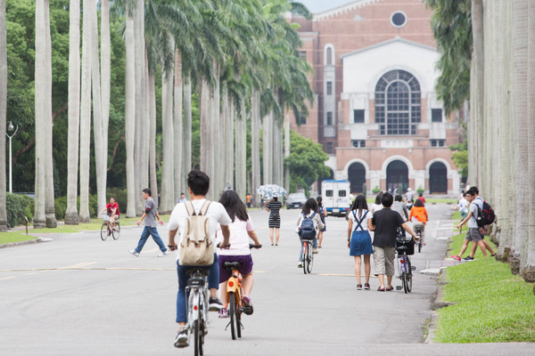 臺灣大學畢業生平均起薪兩萬八 大學生：養不活自己