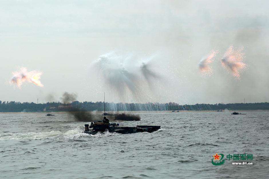 硬氣!中國海軍陸戰隊南海演練登陸進攻[組圖]