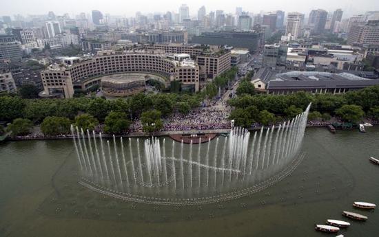 這是經過改造的西湖音樂噴泉（5月24日攝）。8月4日，距離G20杭州峰會開幕還有一個月。新華社記者 黃宗治 攝