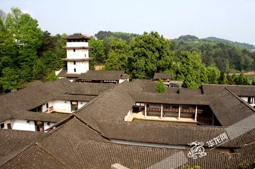 俯瞰會龍莊 四面山景區供圖