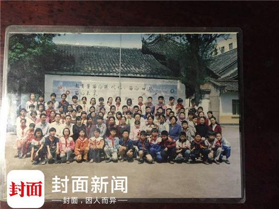 小學畢業于蜀南小學(原正東街小學)