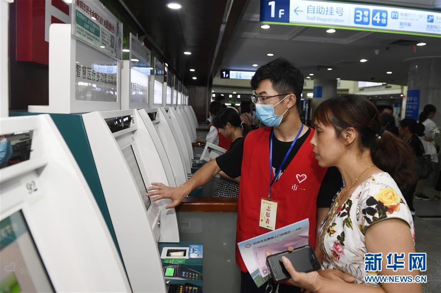 （新華全媒頭條�總書記推動的改革身邊事�行政體制改革篇�圖文互動）（11）特寫：追問“一件事”