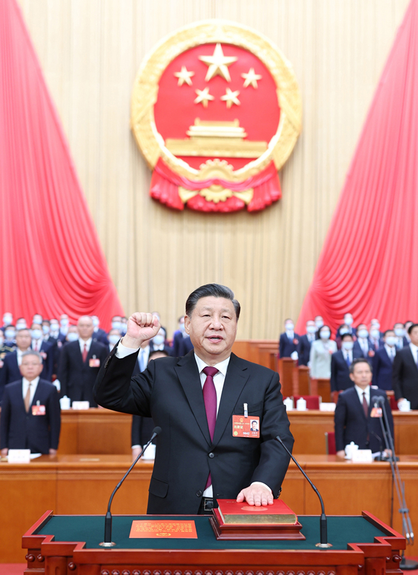 2023年3月10日，習近平進行憲法宣誓。
