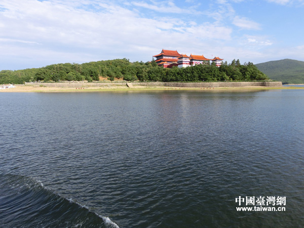 鏡泊湖景色（台灣網 王文英 攝）