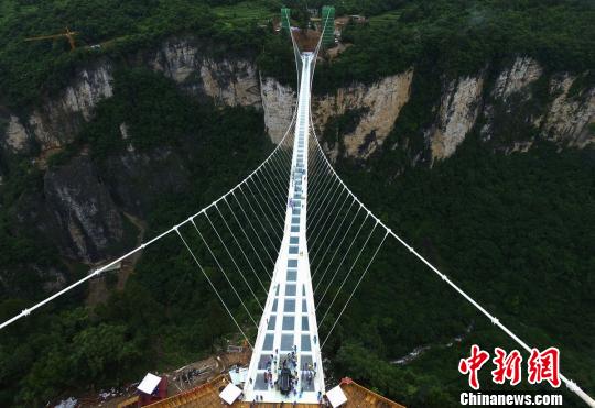 張家界大峽谷玻璃橋（資料圖）　楊華峰攝