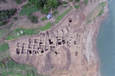 首座火燒痕跡大溪文化墓葬出土墓主人蜷身而臥