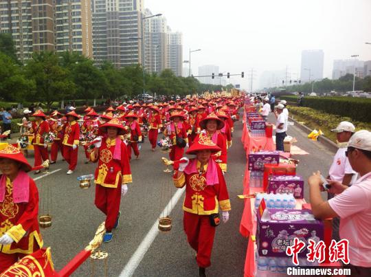 兩岸上萬民眾喜迎昆山慧聚媽祖“回家”（圖）