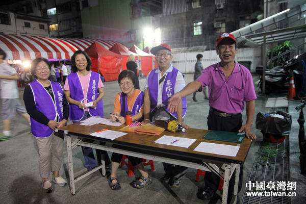 臺灣基隆社區居民讚大陸殘疾人藝術團演出