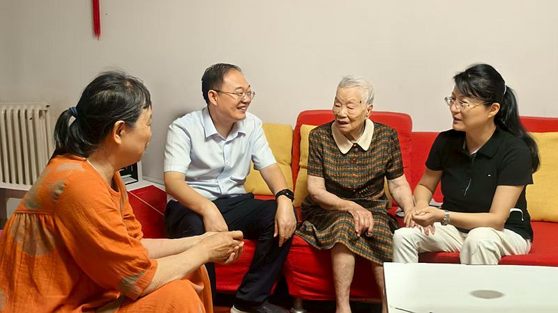 慰問暖桑榆 共敘同胞情