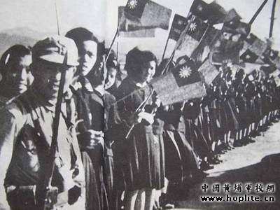 1945年10月15日，臺灣回到了祖國懷抱，中國軍隊登陸臺灣，受到臺灣民眾的熱烈歡迎。