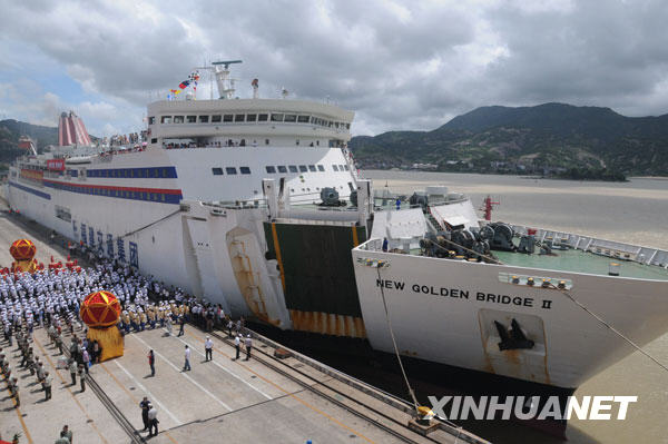 7月13日，滿載旅客的“新金橋Ⅱ”豪華客滾輪準備駛離福州港馬尾客運碼頭。