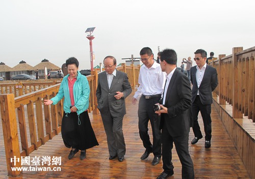 中國國民黨榮譽副主席蔣孝嚴參觀遼寧盤錦紅海灘