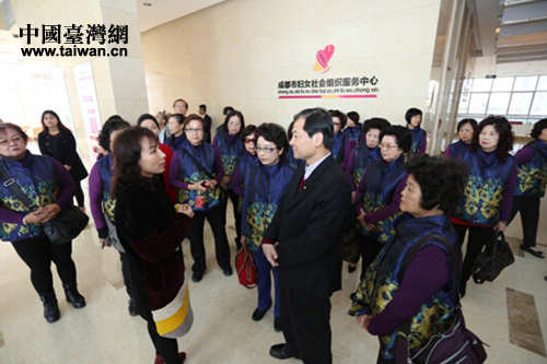 臺灣花蓮縣婦女會參訪團一行在成都市婦女兒童中心參訪交流