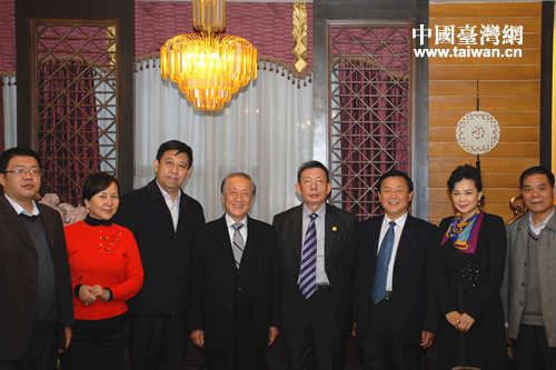4月5日，陜西省臺辦主任閆超英在西安會見了臺灣新黨主席郁慕明一行
