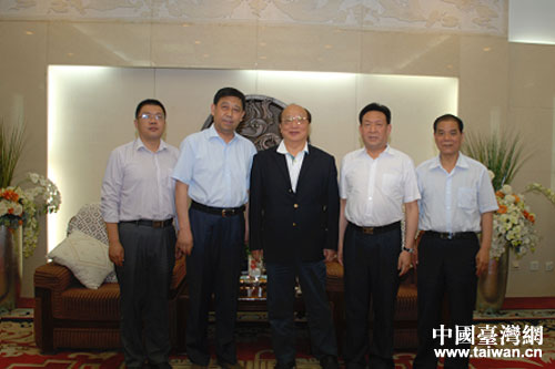 5月24日，陜西省臺辦主任閆超英在西安會見了中國國民黨前副主席、臺中市前市長胡志強一行