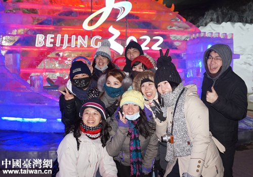 到北京延慶龍慶峽冰燈節看燈會，賞冰雕