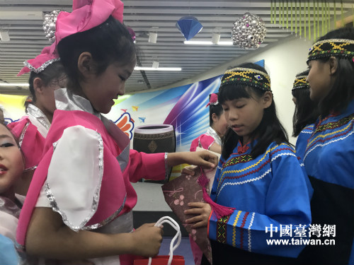 臺東縣海端小學學生與北京市少年宮小朋友互贈禮物