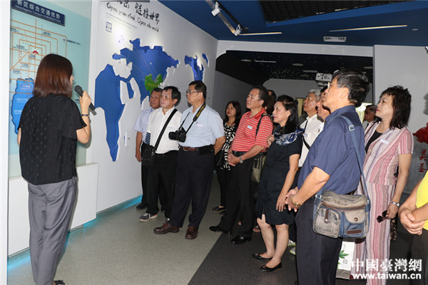 參訪團成員參觀北京亦莊經濟技術開發區。（台灣網 郜利敏 攝）