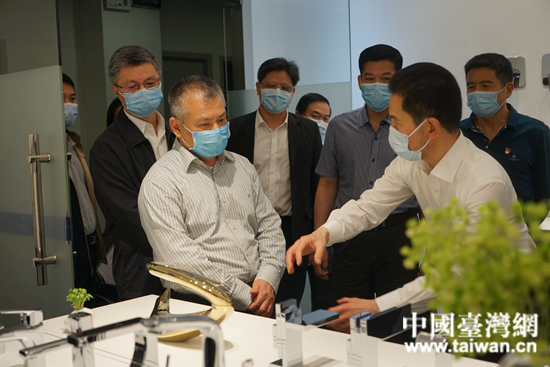 黃耿城到廣州調研“惠臺暖企”行動。  (中國臺灣網 發).JPG