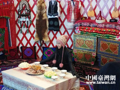 臺東青年在阿克塞哈薩克族自治縣民族博物館參觀體驗