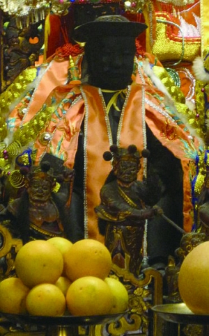 臺灣嘉義城隍廟所供奉的周鐘瑄神像。
