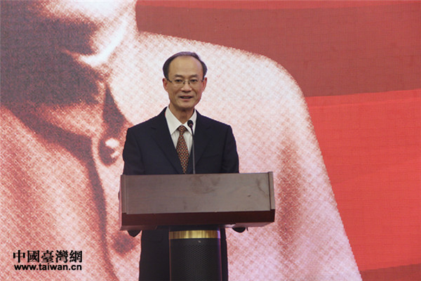 中國和平統一促進會執行副秘書長孫淩雁主持論壇。