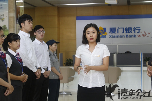 劉靜在晨會上分享工作經驗總結