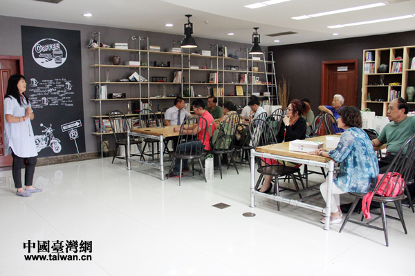 天津101汽車文化廣場副董事長張銘與參訪的臺灣媒體人暢談創業創新。