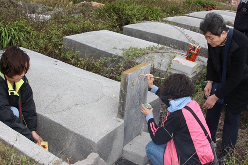哈爾濱女子憑3張照片找到亡父在臺墓地（圖）