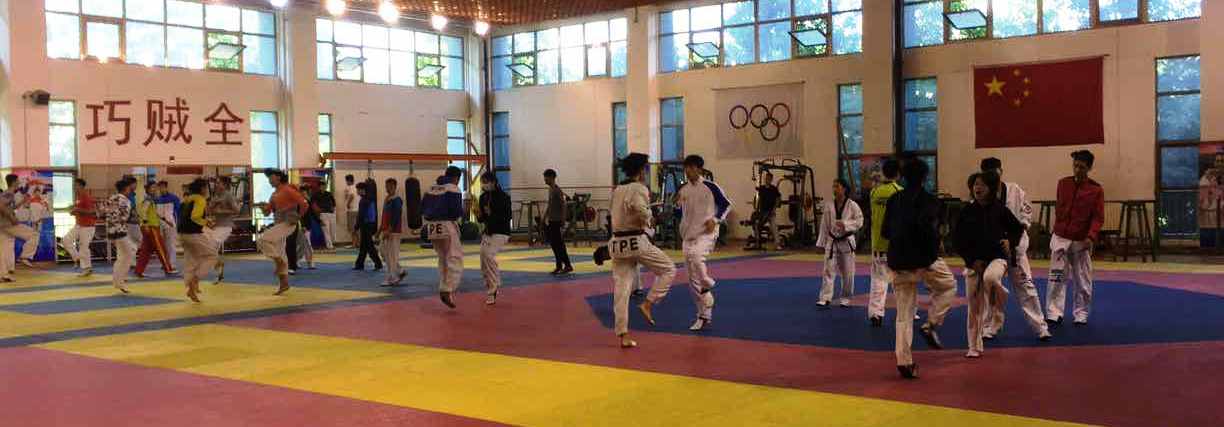 參加臺北世界大運會的臺灣跆拳道運動員到濟南訓練交流