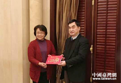 上海市副市長翁鐵慧會見來訪的臺北市副市長鄧家基一行